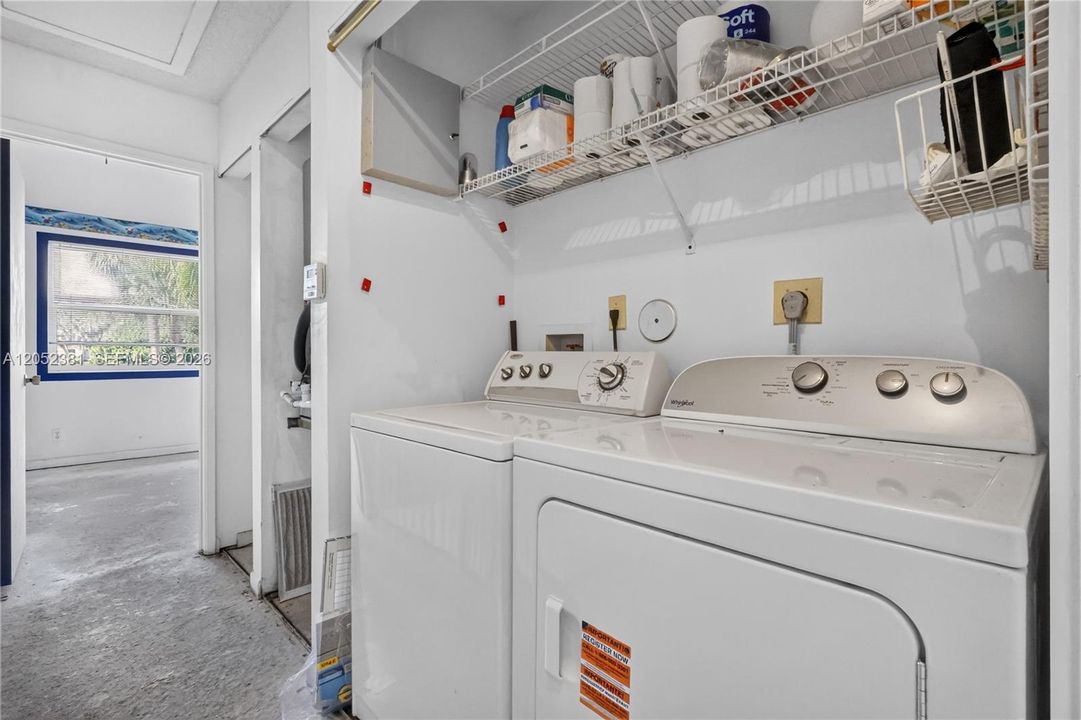 For Sale: $379,900 (2 beds, 2 baths, 1018 Square Feet)