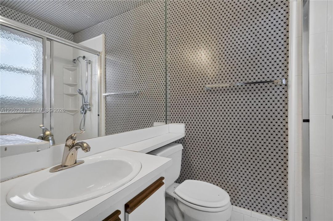 For Sale: $379,900 (2 beds, 2 baths, 1018 Square Feet)