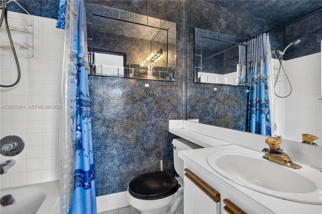 For Sale: $379,900 (2 beds, 2 baths, 1018 Square Feet)