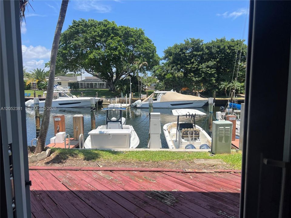 For Sale: $379,900 (2 beds, 2 baths, 1018 Square Feet)