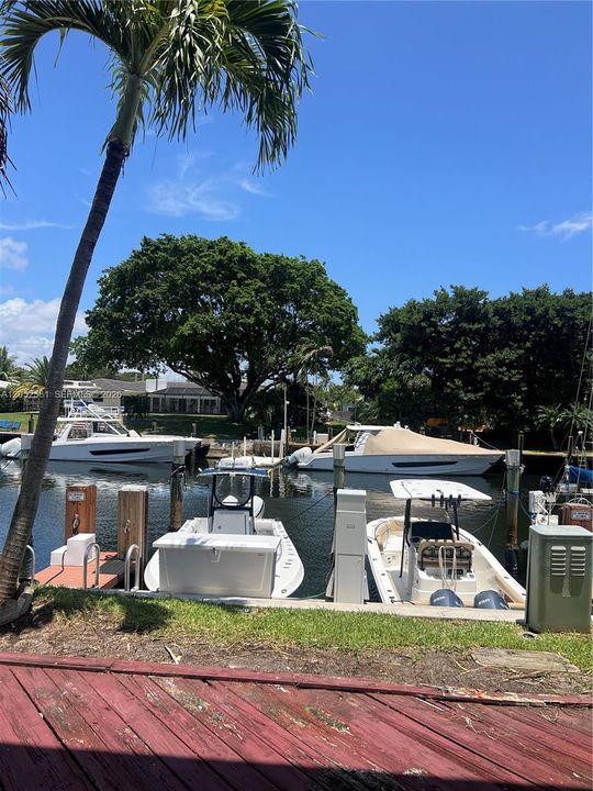 For Sale: $379,900 (2 beds, 2 baths, 1018 Square Feet)