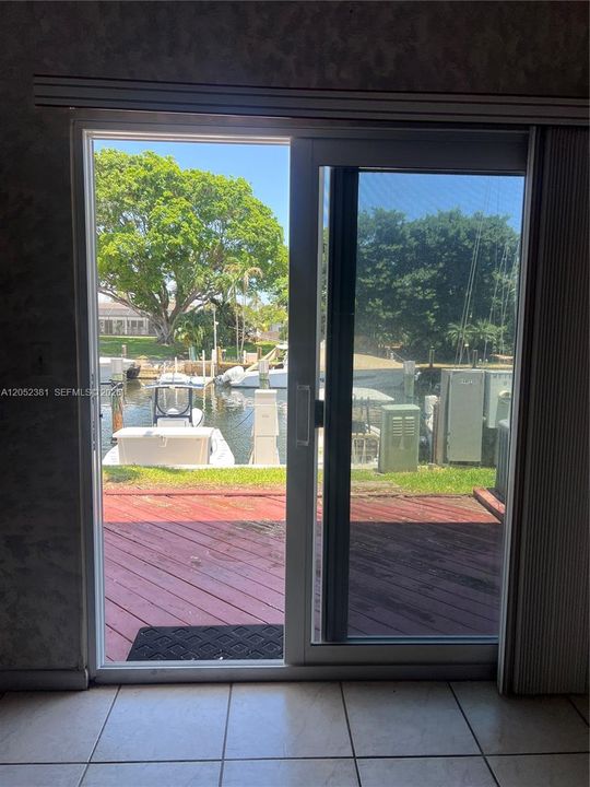 For Sale: $379,900 (2 beds, 2 baths, 1018 Square Feet)