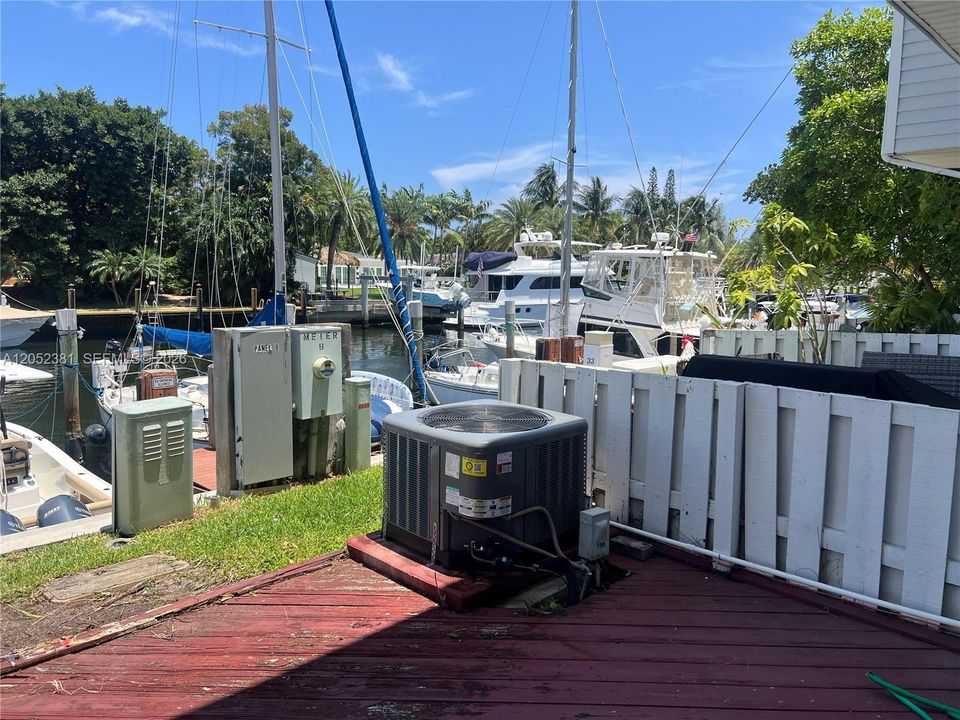 For Sale: $379,900 (2 beds, 2 baths, 1018 Square Feet)