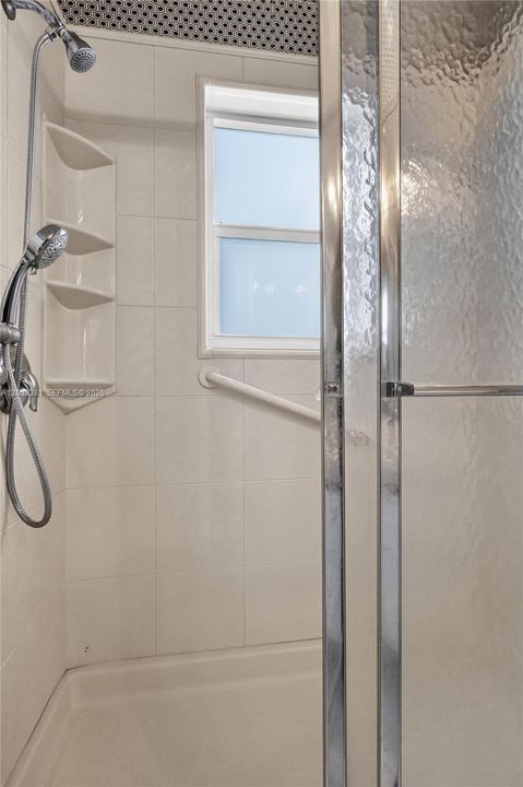 For Sale: $379,900 (2 beds, 2 baths, 1018 Square Feet)