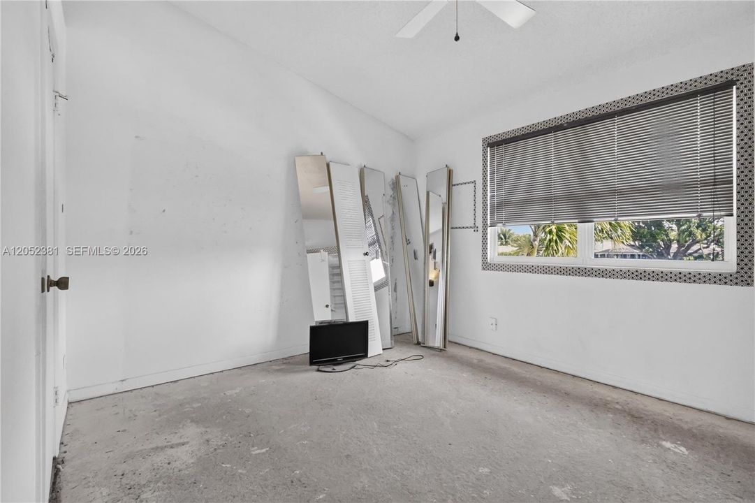 For Sale: $379,900 (2 beds, 2 baths, 1018 Square Feet)