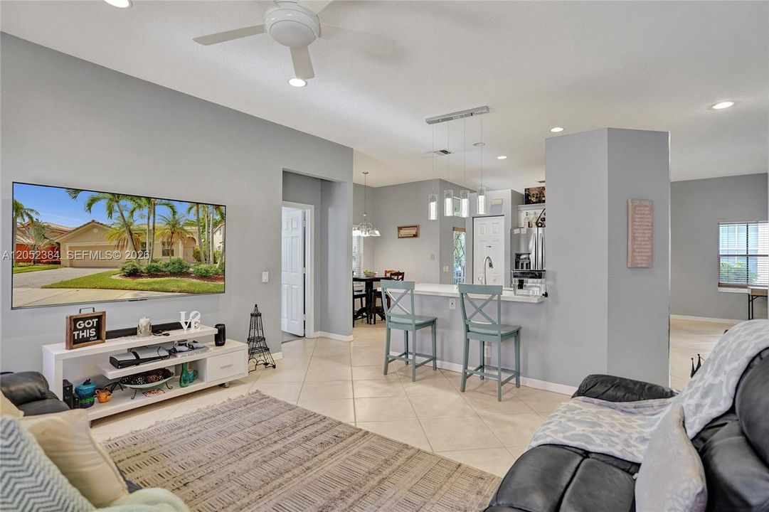 For Rent: $4,100 (3 beds, 2 baths, 1591 Square Feet)