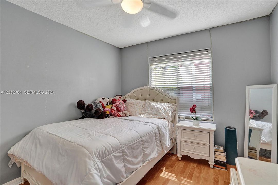 2nd bedroom