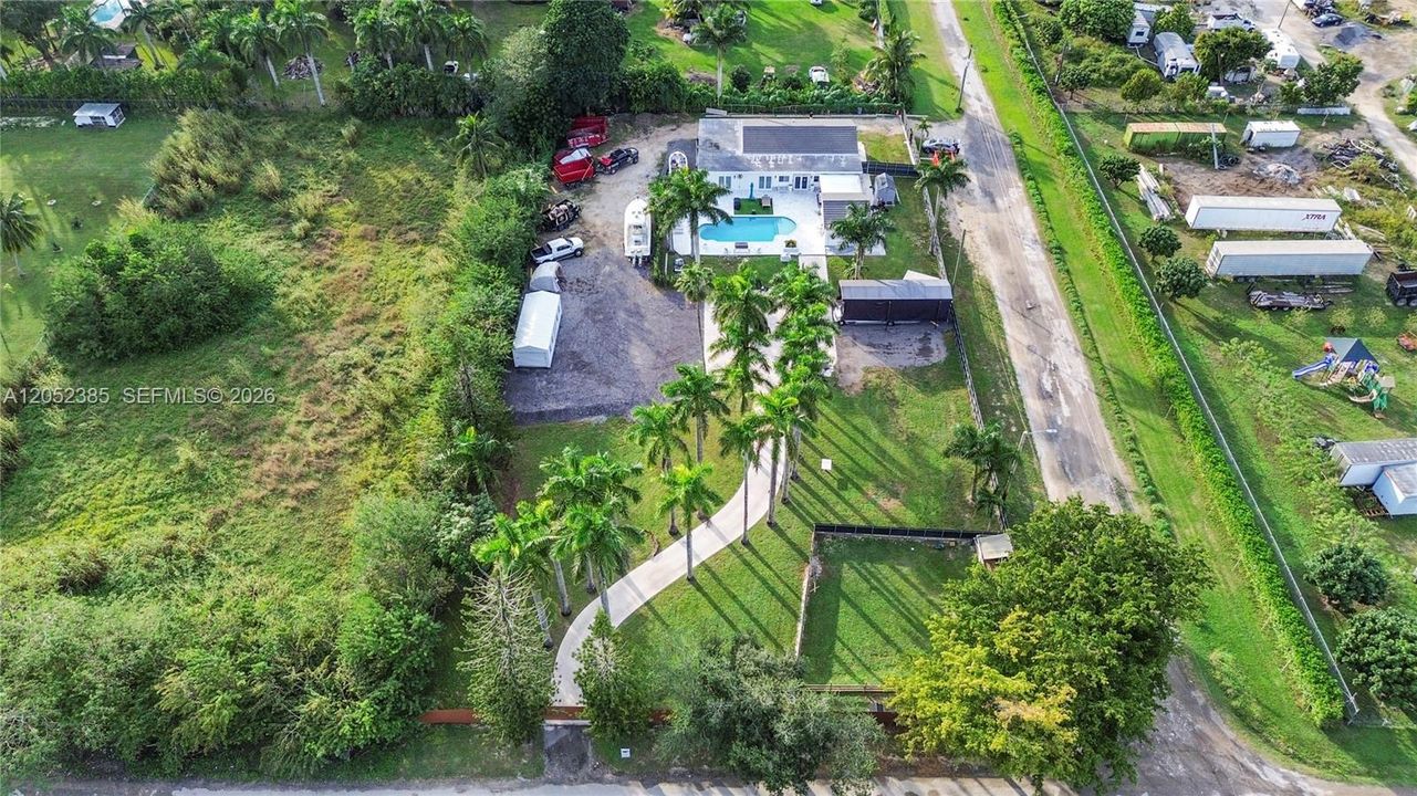 На продажу: $1,100,000 (4 спален, 4 ванн, 2400 Квадратных фут)