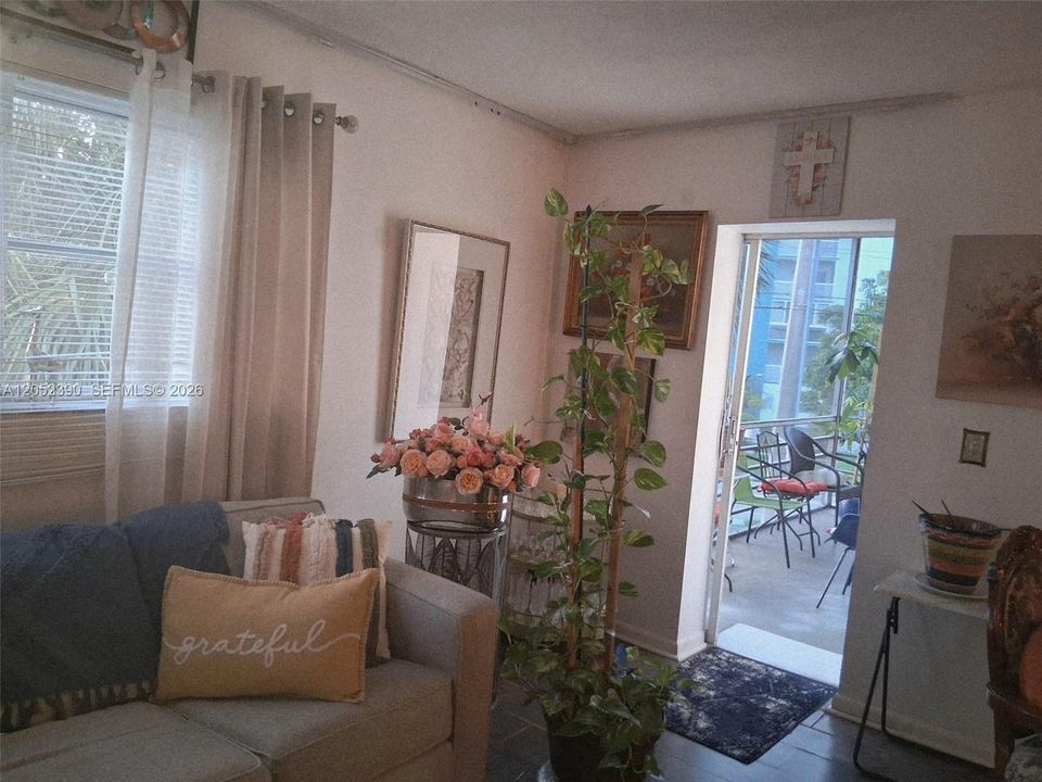 На продажу: $150,000 (2 спален, 2 ванн, 1185 Квадратных фут)
