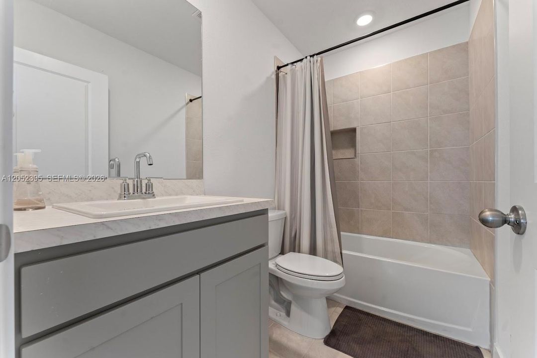 For Sale: $465,000 (3 beds, 3 baths, 1333 Square Feet)