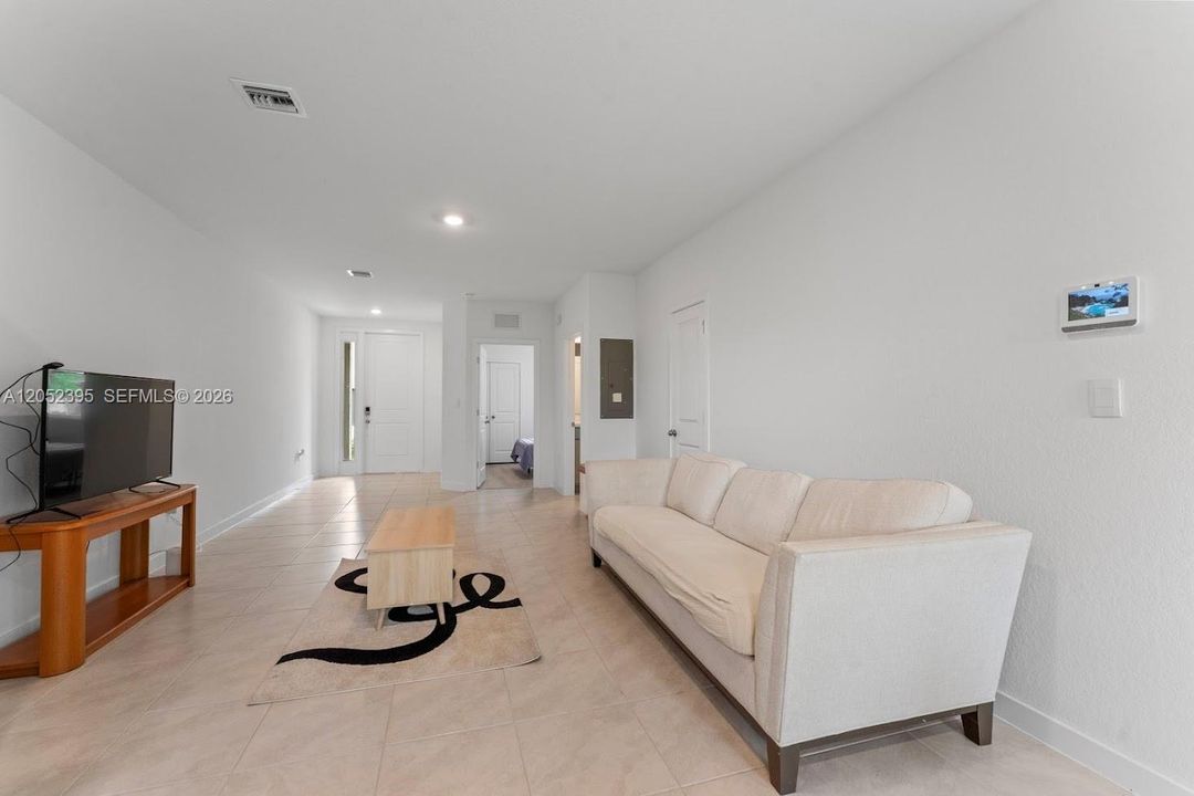 For Sale: $465,000 (3 beds, 3 baths, 1333 Square Feet)