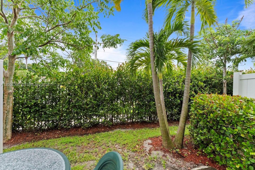 For Sale: $465,000 (3 beds, 3 baths, 1333 Square Feet)