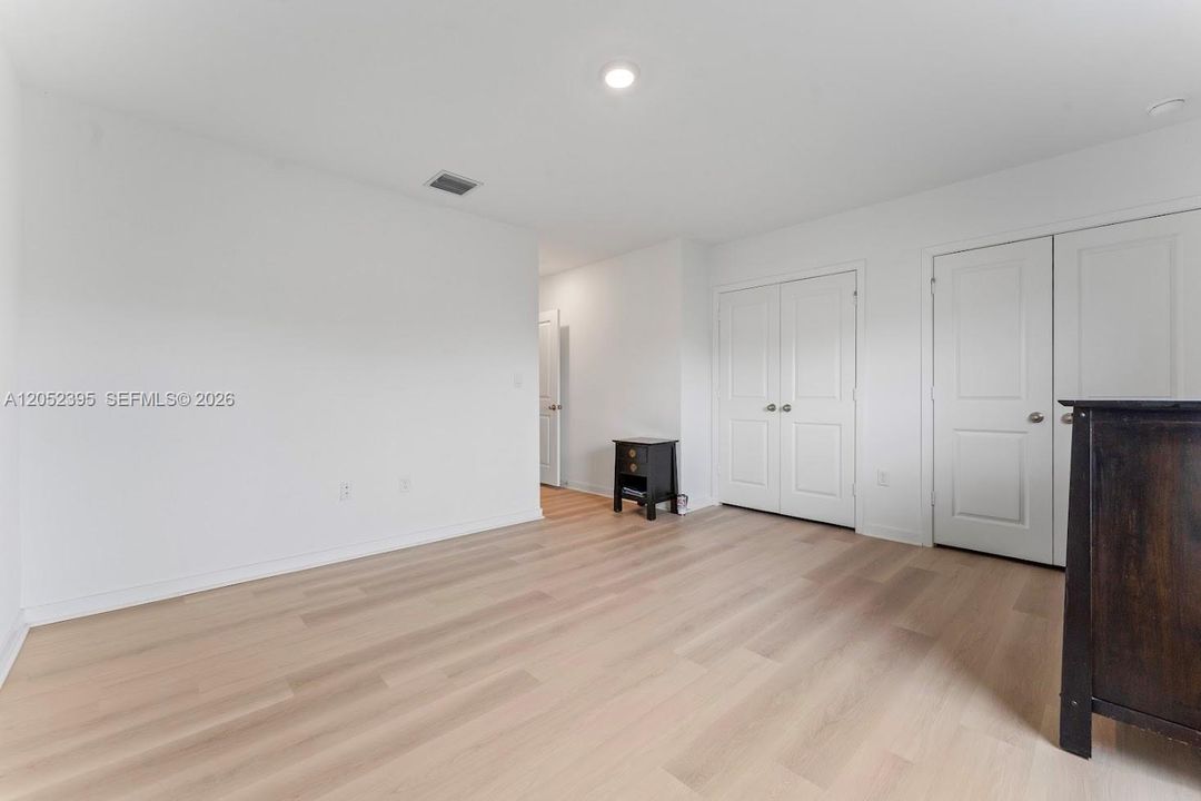 For Sale: $465,000 (3 beds, 3 baths, 1333 Square Feet)