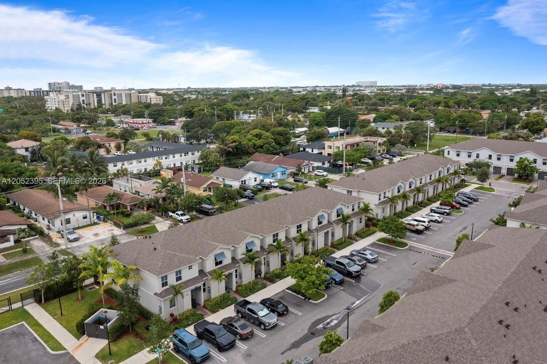 For Sale: $465,000 (3 beds, 3 baths, 1333 Square Feet)