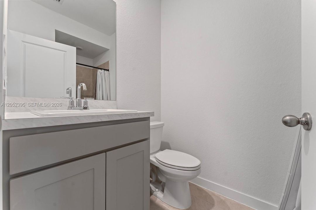For Sale: $465,000 (3 beds, 3 baths, 1333 Square Feet)
