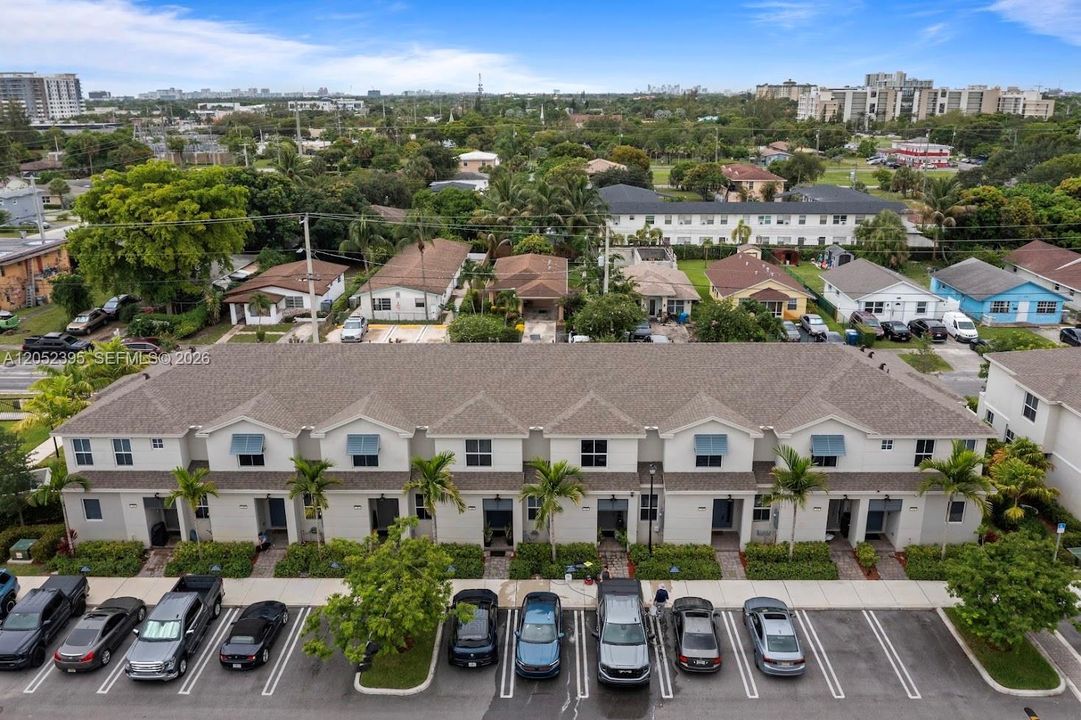 For Sale: $465,000 (3 beds, 3 baths, 1333 Square Feet)