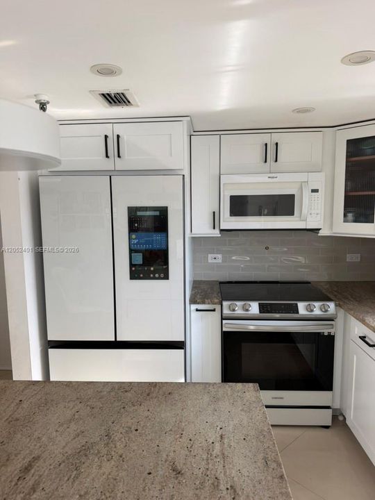 В аренду: $2,900 (1 спален, 1 ванн, 981 Квадратных фут)