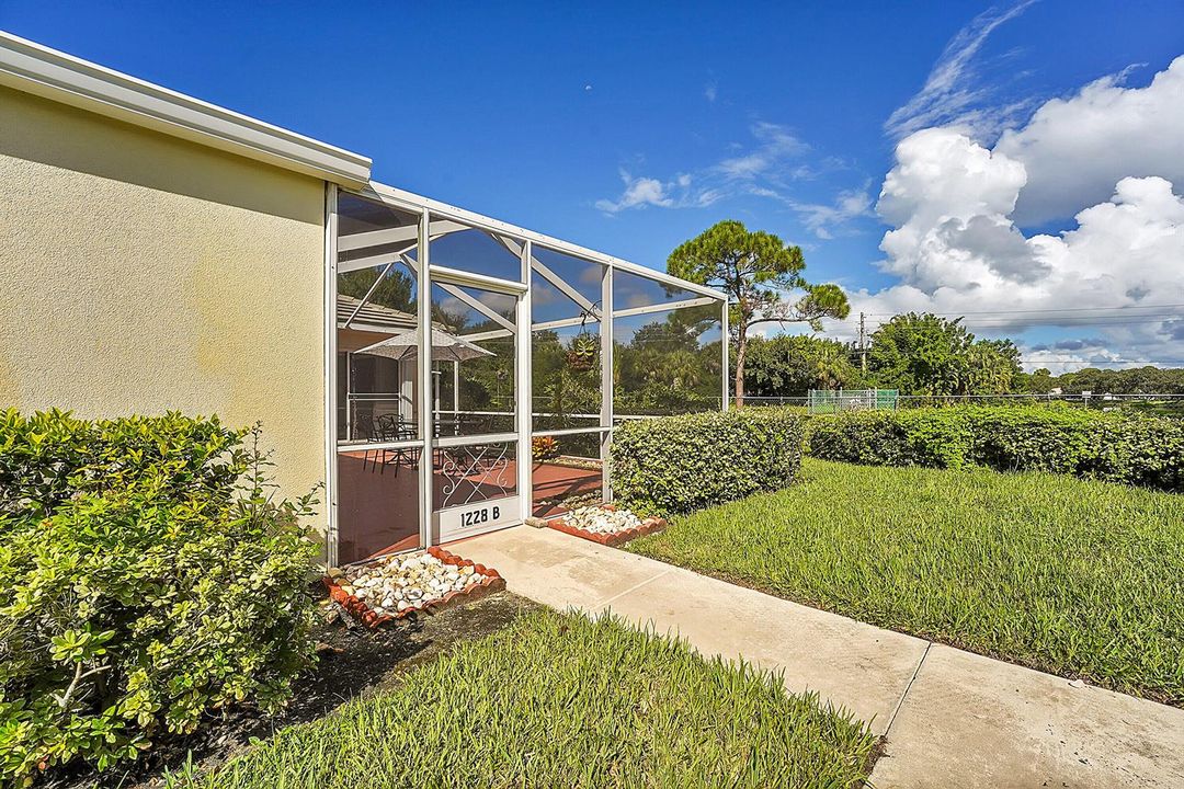 29_exterior entry