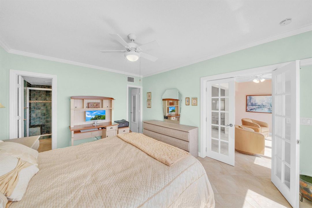 21 Primary Bedroom (3)