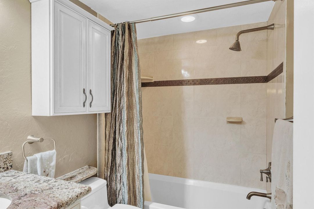 10 Guest Bathroom (3)