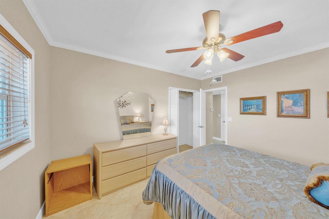 9 Guest Bedroom (2)