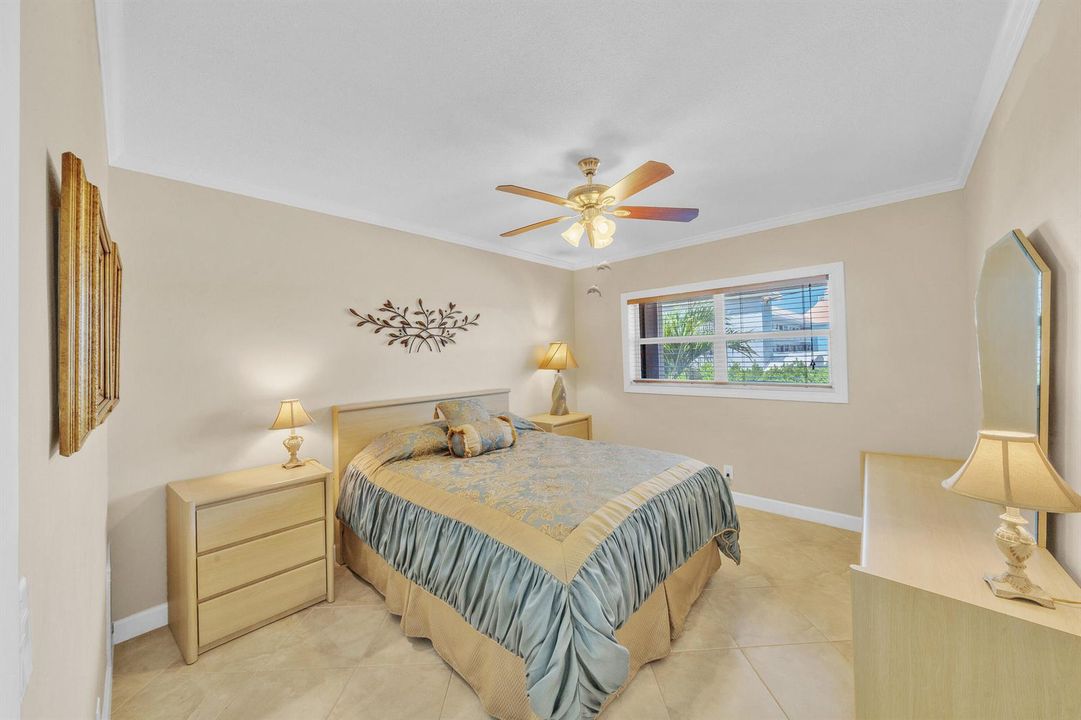 9 Guest Bedroom (1)