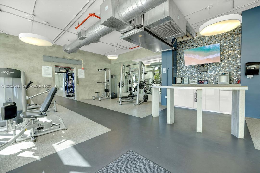 For Rent: $2,750 (0 beds, 1 baths, 552 Square Feet)