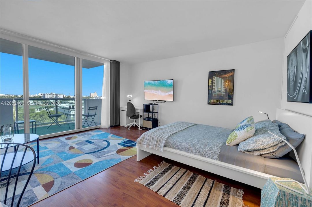 For Rent: $2,750 (0 beds, 1 baths, 552 Square Feet)