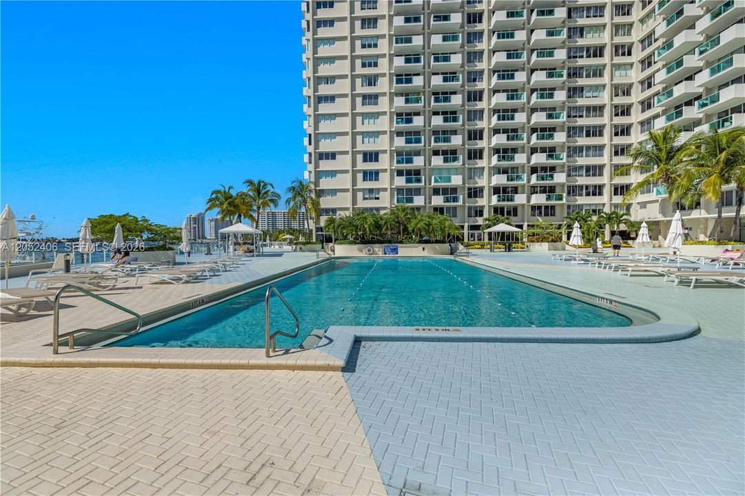 For Rent: $2,750 (0 beds, 1 baths, 552 Square Feet)