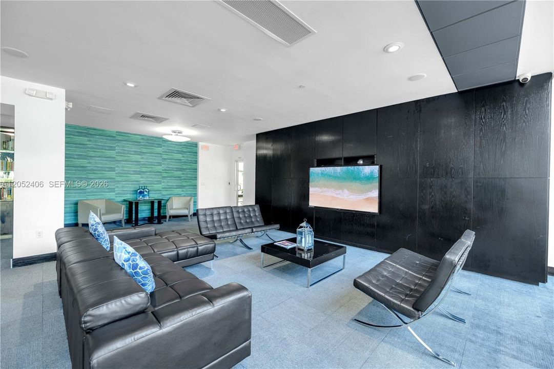 For Rent: $2,750 (0 beds, 1 baths, 552 Square Feet)