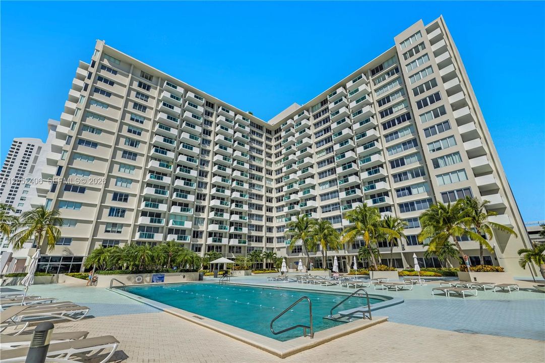 For Rent: $2,750 (0 beds, 1 baths, 552 Square Feet)