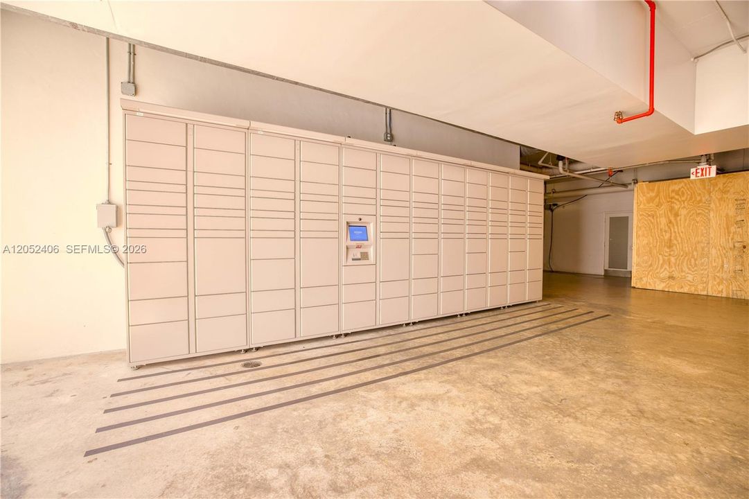 For Rent: $2,750 (0 beds, 1 baths, 552 Square Feet)