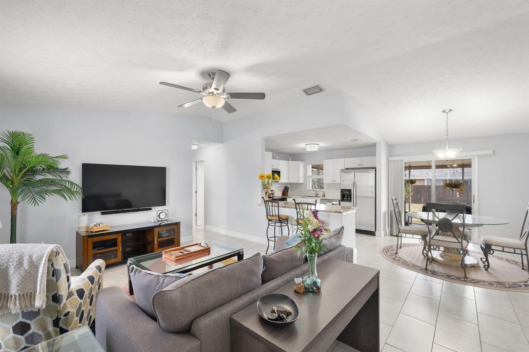 12-web-or-mls-1098 SW Janette Ave - 12