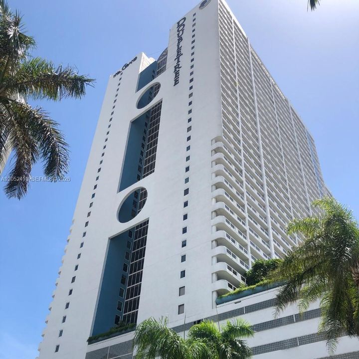 For Rent: $3,400 (1 beds, 1 baths, 1094 Square Feet)