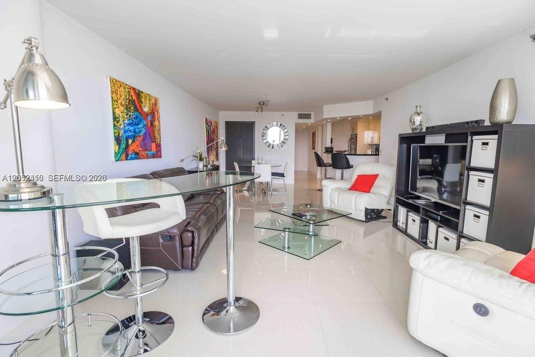 For Rent: $3,400 (1 beds, 1 baths, 1094 Square Feet)