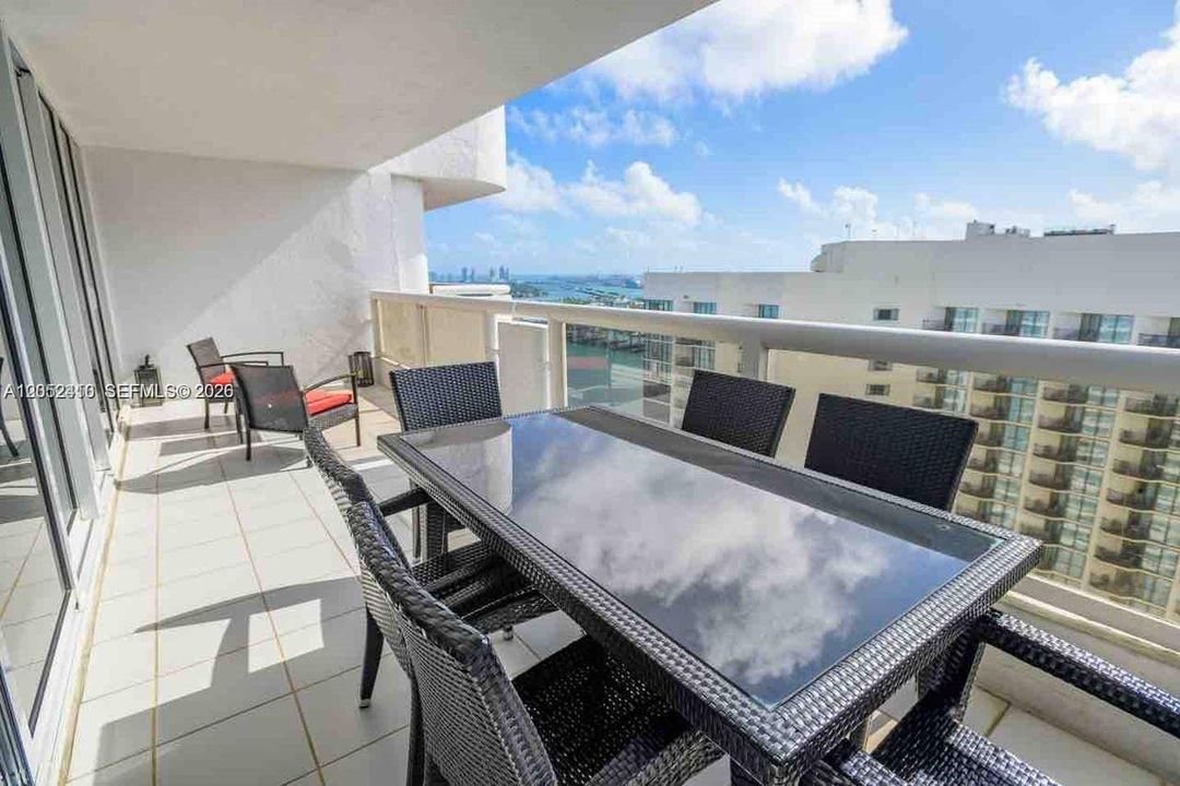 For Rent: $3,400 (1 beds, 1 baths, 1094 Square Feet)
