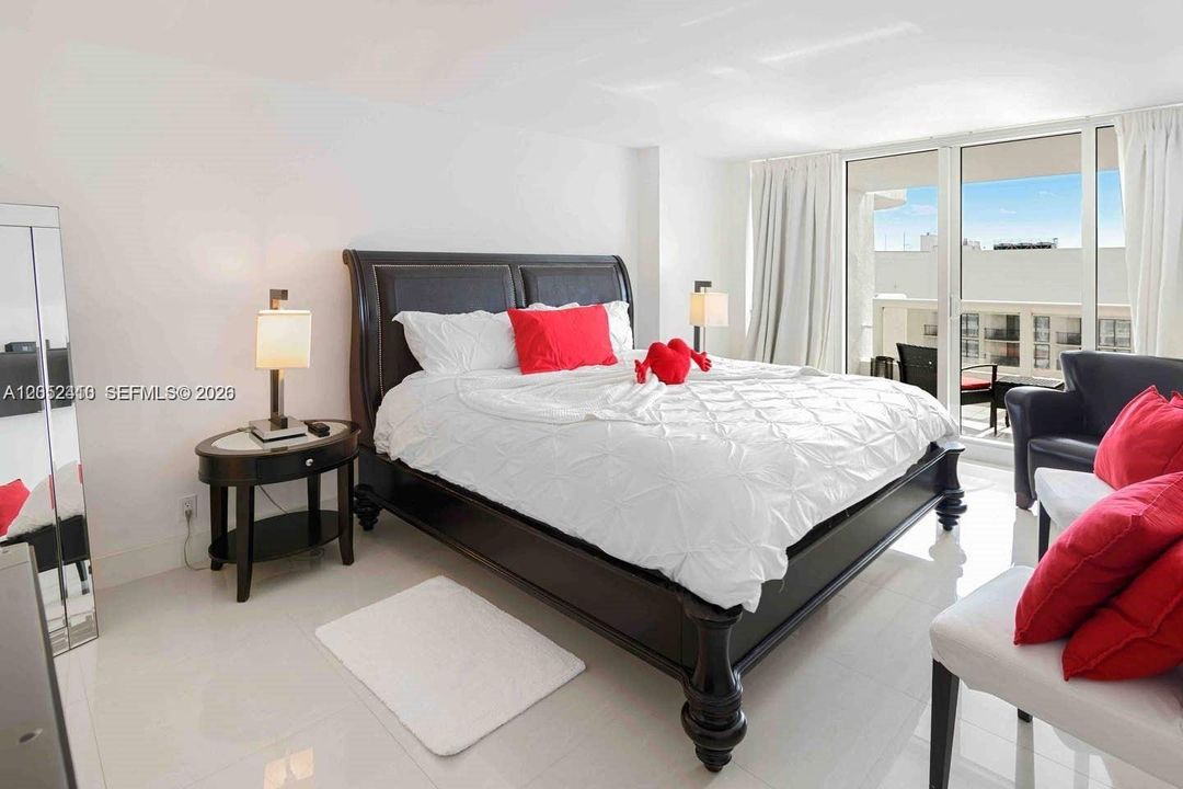 For Rent: $3,400 (1 beds, 1 baths, 1094 Square Feet)