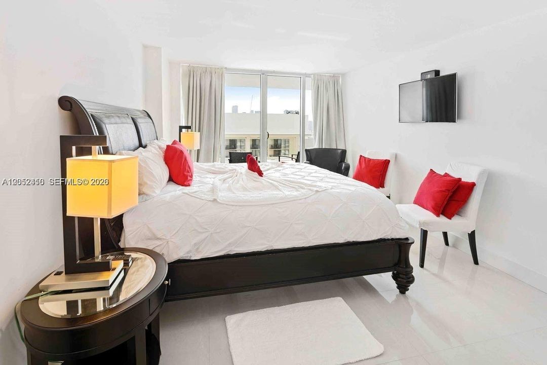 For Rent: $3,400 (1 beds, 1 baths, 1094 Square Feet)