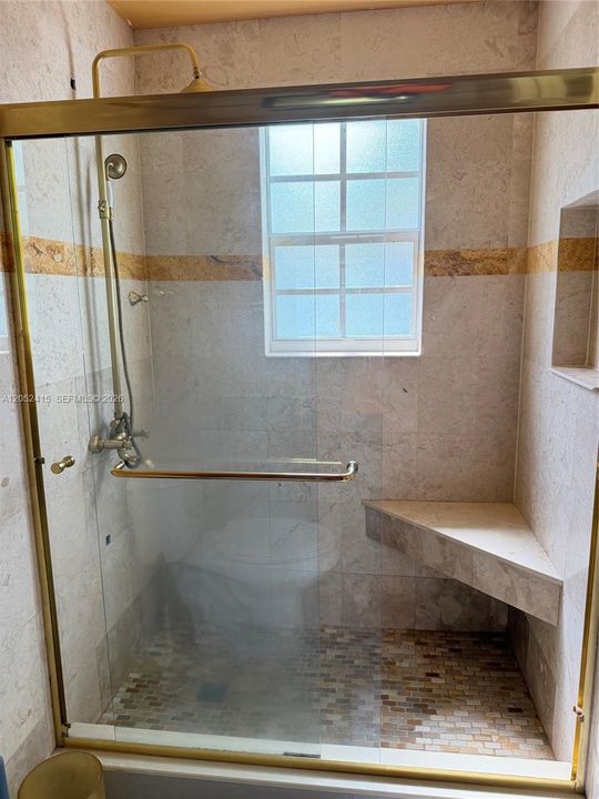 For Rent: $1,300 (1 beds, 1 baths, 1692 Square Feet)