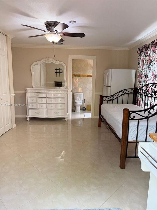 For Rent: $1,300 (1 beds, 1 baths, 1692 Square Feet)