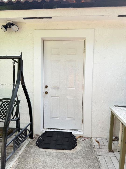 For Rent: $1,300 (1 beds, 1 baths, 1692 Square Feet)