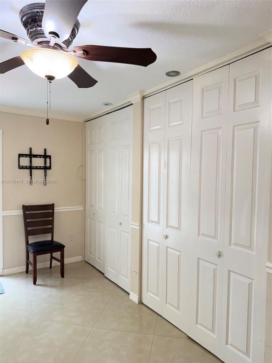 For Rent: $1,300 (1 beds, 1 baths, 1692 Square Feet)