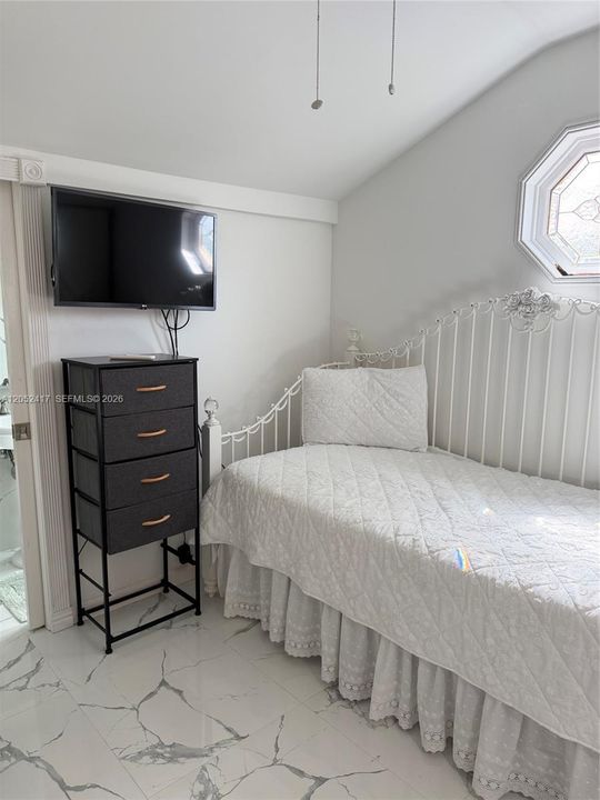 В аренду: $1,200 (1 спален, 1 ванн, 1692 Квадратных фут)