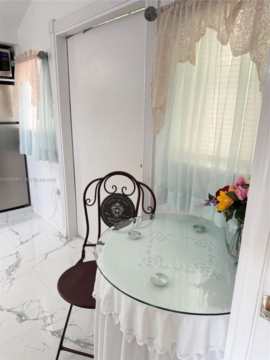 В аренду: $1,200 (1 спален, 1 ванн, 1692 Квадратных фут)