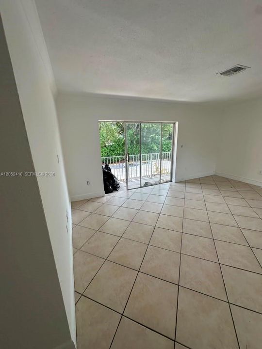 For Rent: $1,980 (1 beds, 1 baths, 709 Square Feet)