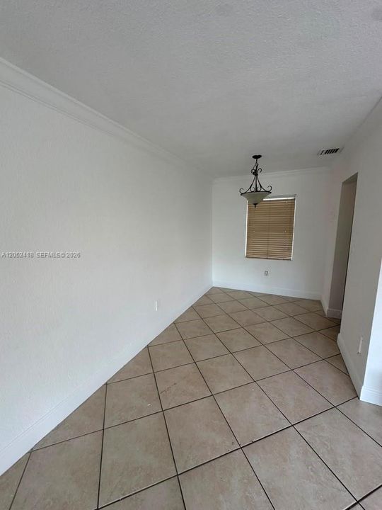For Rent: $1,980 (1 beds, 1 baths, 709 Square Feet)