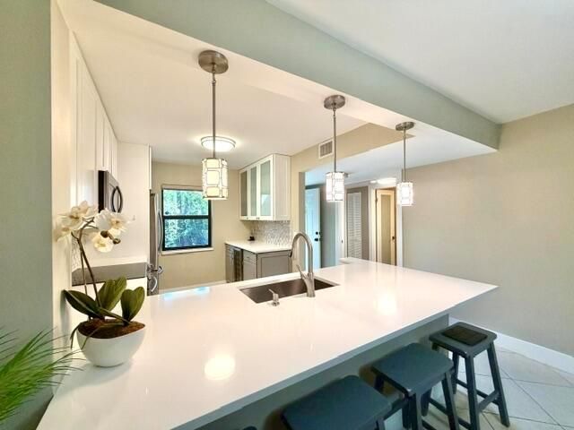 Attractive white quartz tops