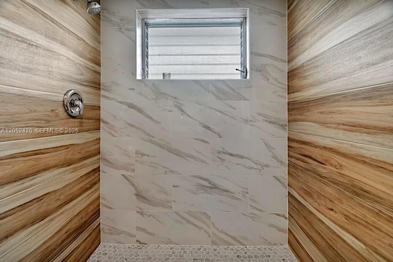 For Rent: $1,800 (2 beds, 1 baths, 839 Square Feet)