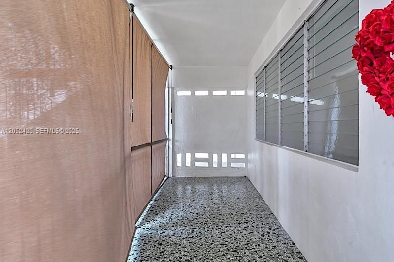 For Rent: $1,800 (2 beds, 1 baths, 839 Square Feet)