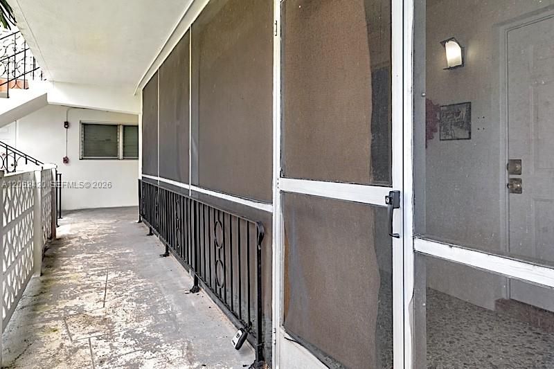 For Rent: $1,800 (2 beds, 1 baths, 839 Square Feet)